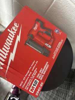 Milwaukee M12 Gauge Nailer 