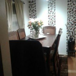 Wooden expandable Table/Chairs