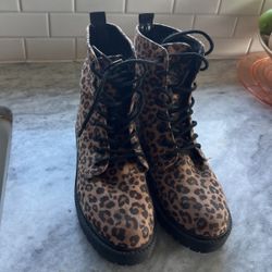 Women’s Cheetah Print  Boots 