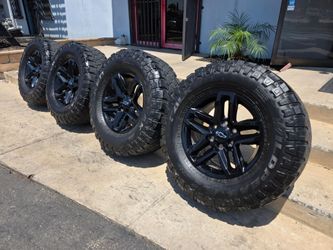 18" Chevy Trailboss OEM rims w/ 35" Falken Wildpeak MT tires
