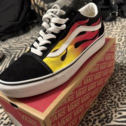 VANS Old Skool Shoes Women’s/10.5 Men’s/9.0