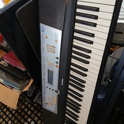 Yamaha Keyboard YPT-200