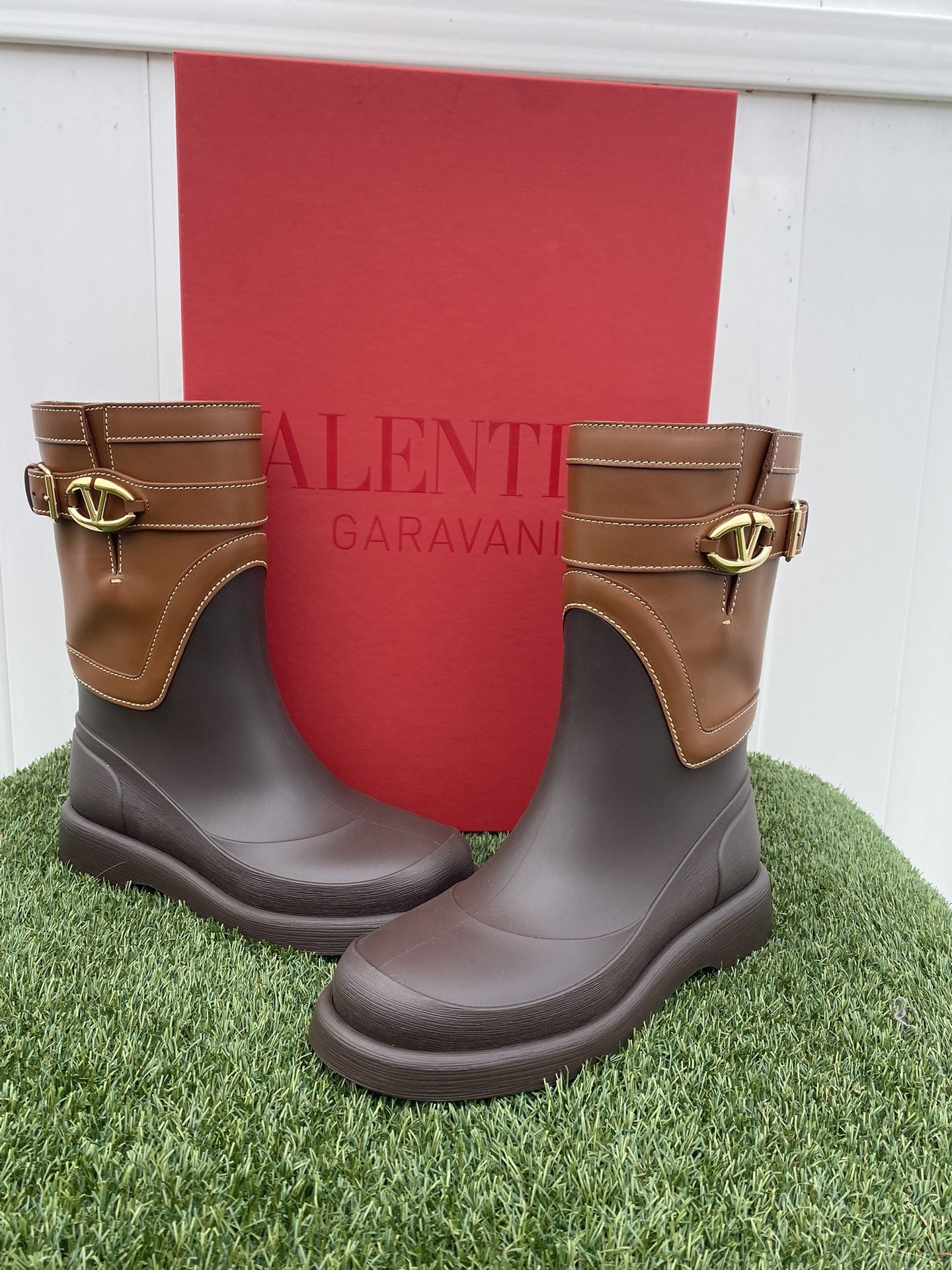 VALENTINO GARABANI BOOTS BROWN LEAT BLACK RUBBER GOLD V LOGO SZ 39 NEW SEASON!