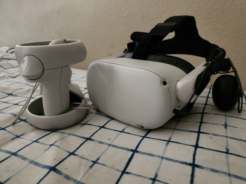 Meta Quest 2 + Accessories