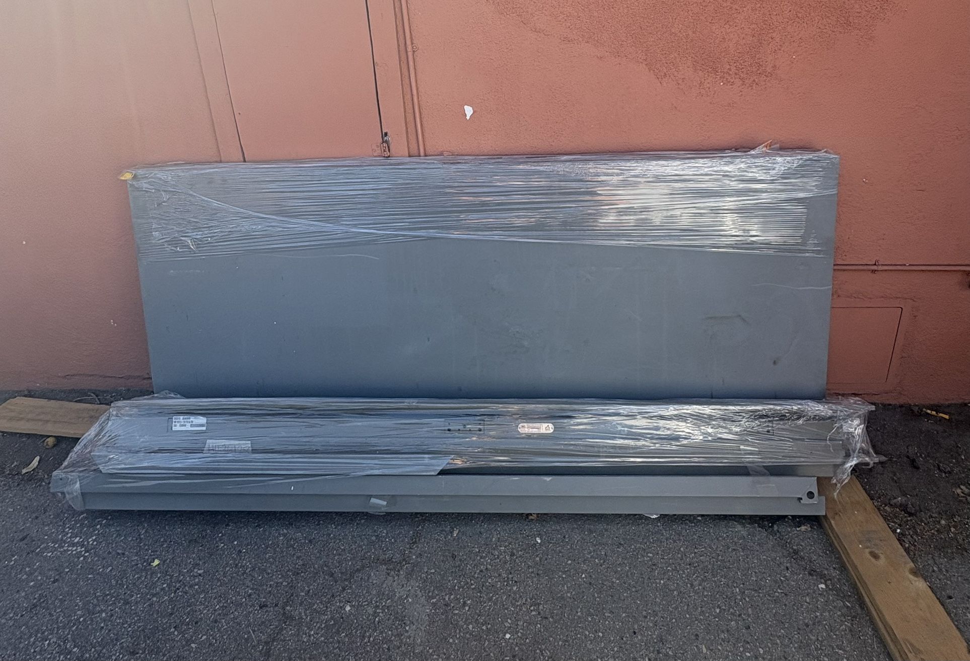 Puerta comercial de metal de medida 36W x 83L con Case