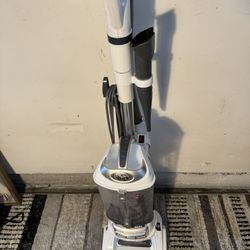 SHARK VACUUM 