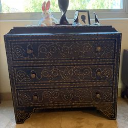 Thomasville 3 drawer Nightstand/Dresser