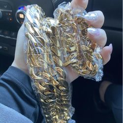 New 18k Yellow Gold Cuban Link Chain And Bracelet Set 