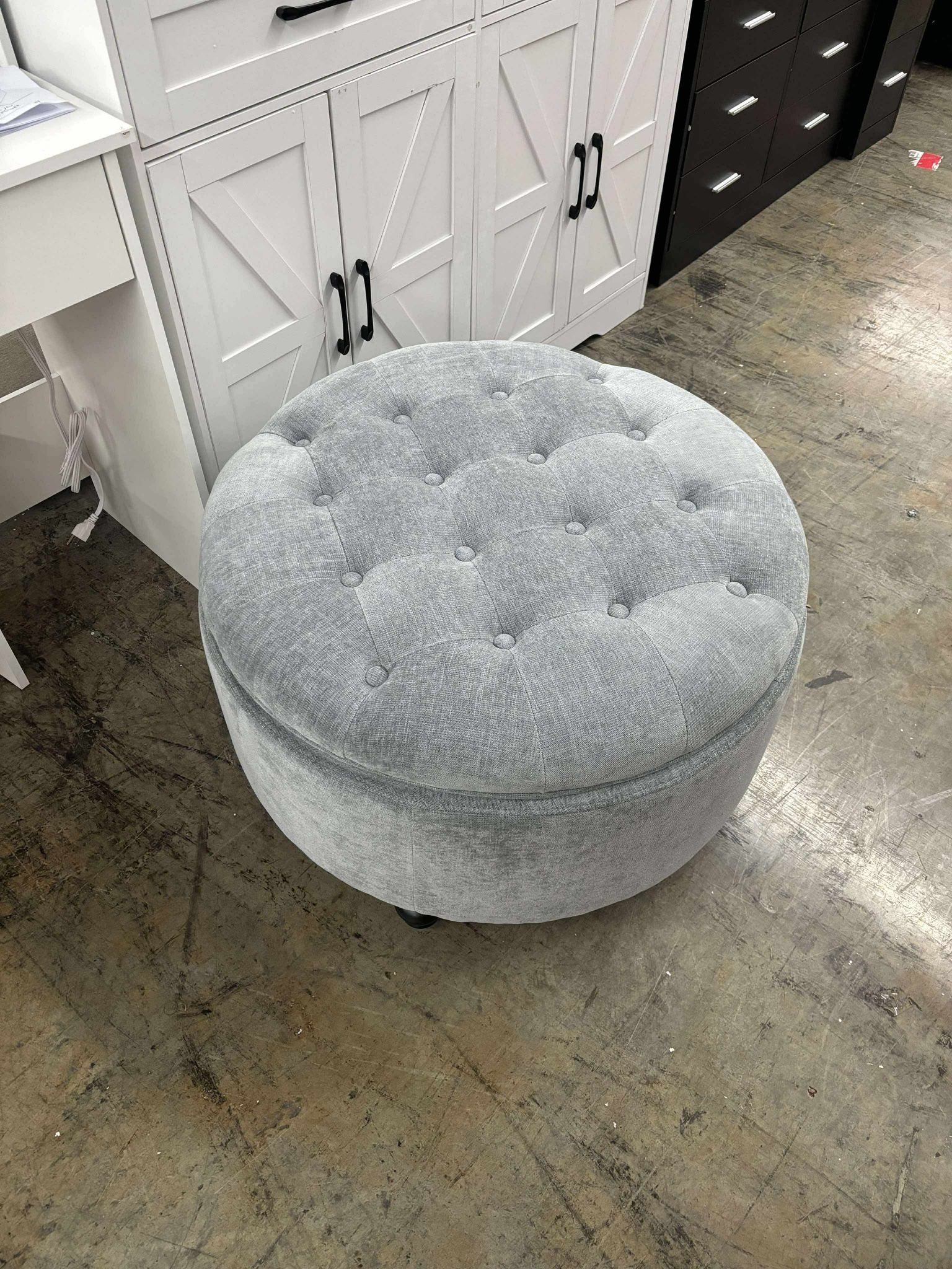 Round Storage Ottoman, 30" Modern Button Tufted Ottoman Coffee Table with Removable Top