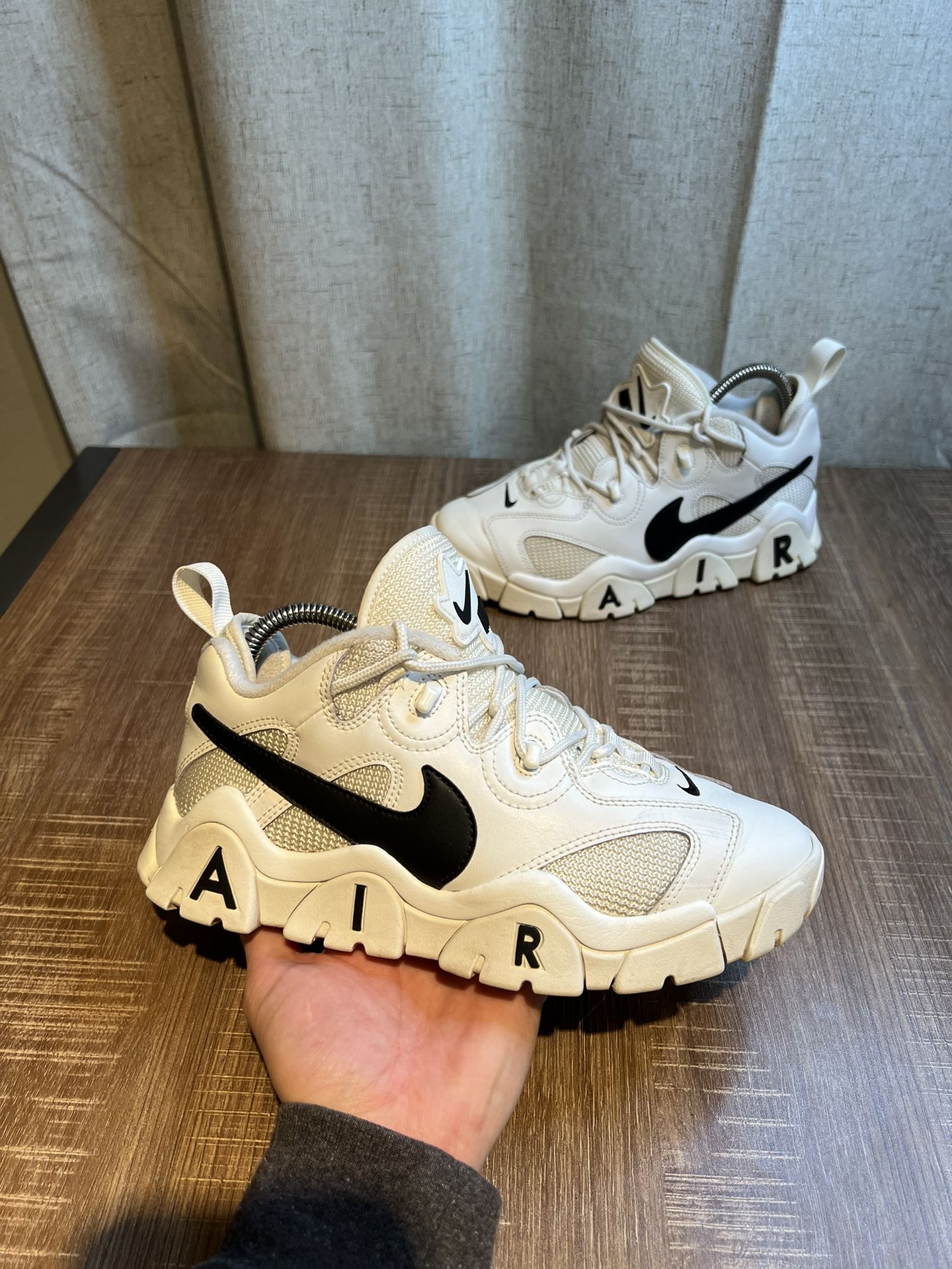 Nike Sample 2020 Air Barrage Low White Black CK4355-102 GS Youth Size 5.5Y US