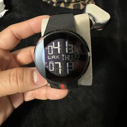  Gucci Digital Dial Black Rubber Mens Watch - YA114