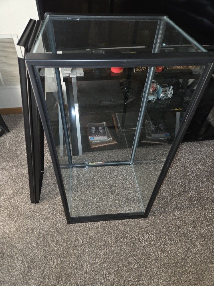 Tank Table And Accessories