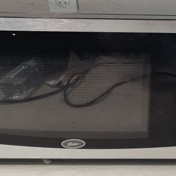 Oster Small Microwave 