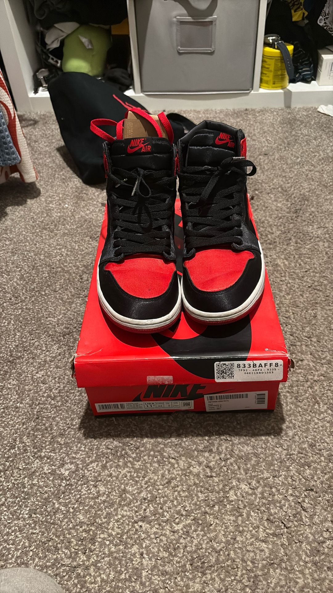 Jordan 1 Satin Bred