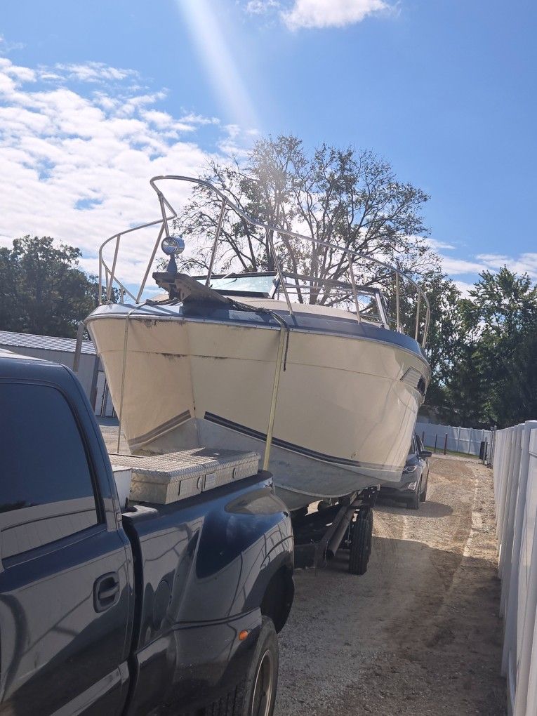 1983 Chris-Craft Commander
