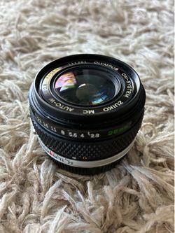 Olympus Zuiko Auto-W 28mm f/2.8