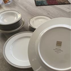 Mikasa Dinner Set. 