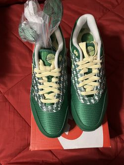 NIKE AIRMAX LIMADE SIZE 9.5