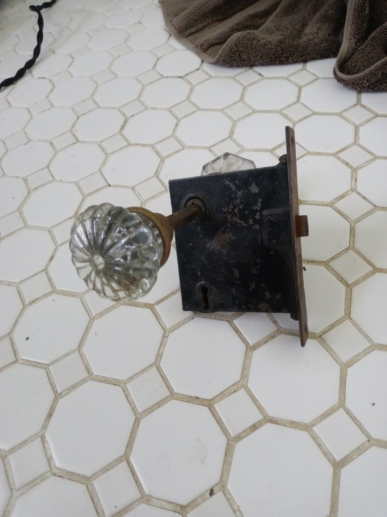 Antique Door Handle With Latch And Lock
