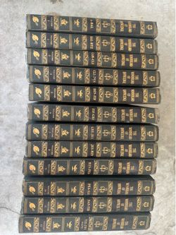 VINTAGE SET OF ENCYCLOPEDIAS
