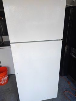 FRIDGE FREEZER