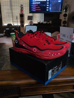 Q4 Fiery Red Men's Basketball Shoes Size 11.5