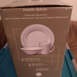 Gibson  Home 12 Piece Tuxedo Deluxe Dinnerware  Set