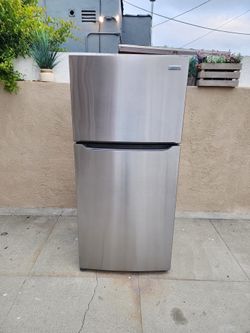 Frigidaire Refrigerator Stainless Steel 18cu Ft 30x30x66🚨👍3 MONTHS WARRANTY