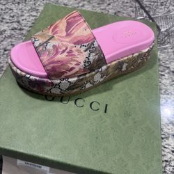 GUCCI GG SUPREME FLORA 