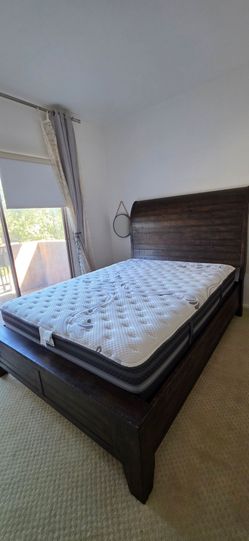Queen Bedroom Set – Solid Wood Sleigh Bed, Beautyrest Black Mattress & 2 Nightstands