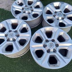 4 TOYOTA TACOMA 17" WHEELS