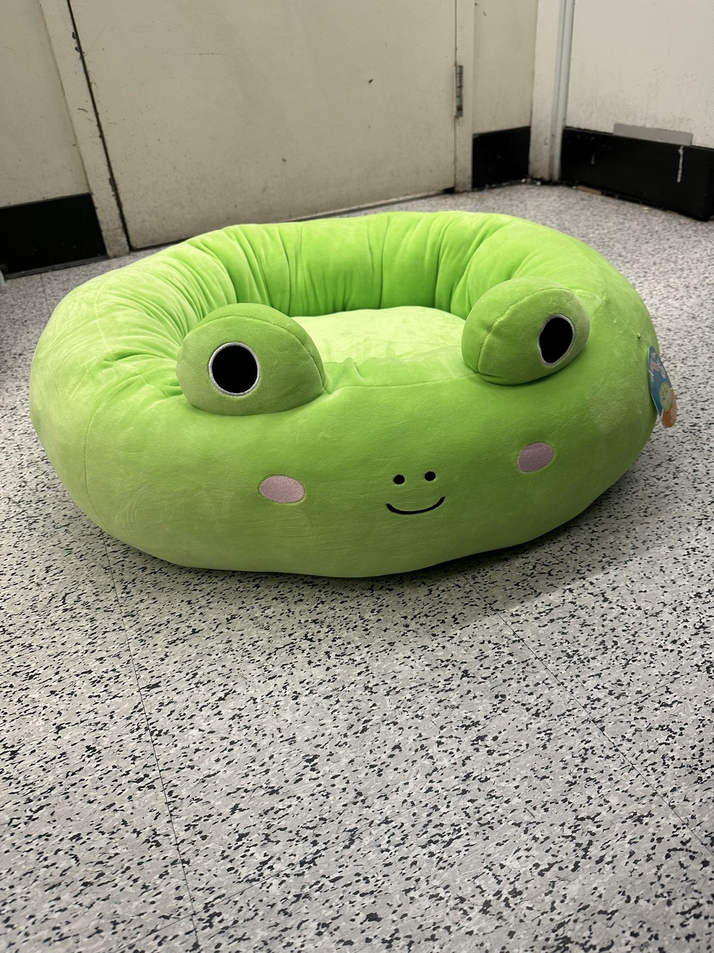 Squishmallows 30-Inch Wendy Frog Pet Dog Cat Bed