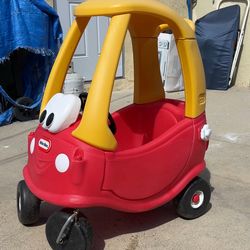 Little Tikes Cozy Coupe - Kids Ride-On