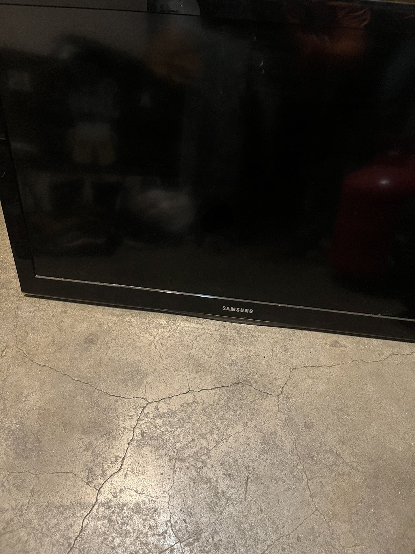Samsung 32 Inch Tv Not Smart Tv. Works Fine , No Scratches for Sale in