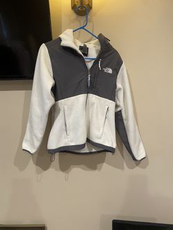 Women North Face Size S Mall White Color
