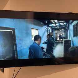 Samsung Tv W/ Mount 55" Class Q70R QLED Smart 4K UHD TV (2019)