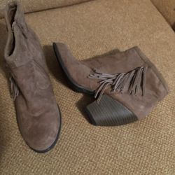 Woman’s Low Boots Size 7