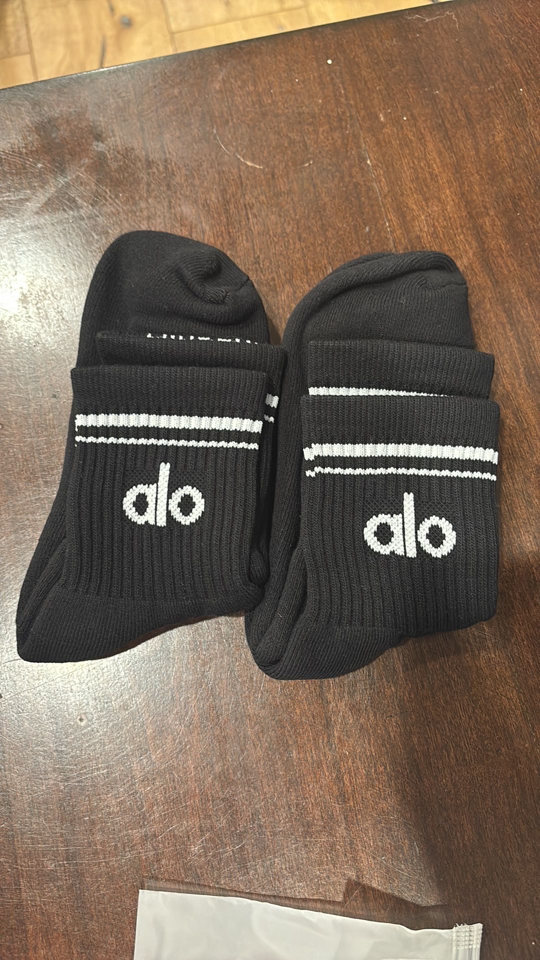 2 Black Pairs Alo Yoga Throwback Socks