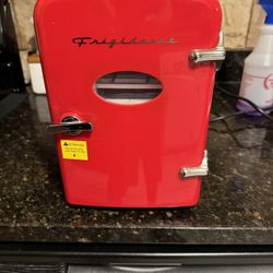 Frigidaire EFMIS129- CP4 Mini Portable Compact Fridge Cooler