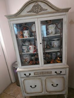 Cabinet hutch