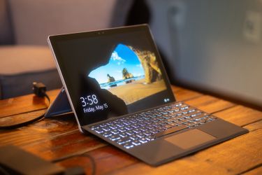 Surface Pro 4- i7 CPU, 8GB Ram, 256GB SSD + Keyboard