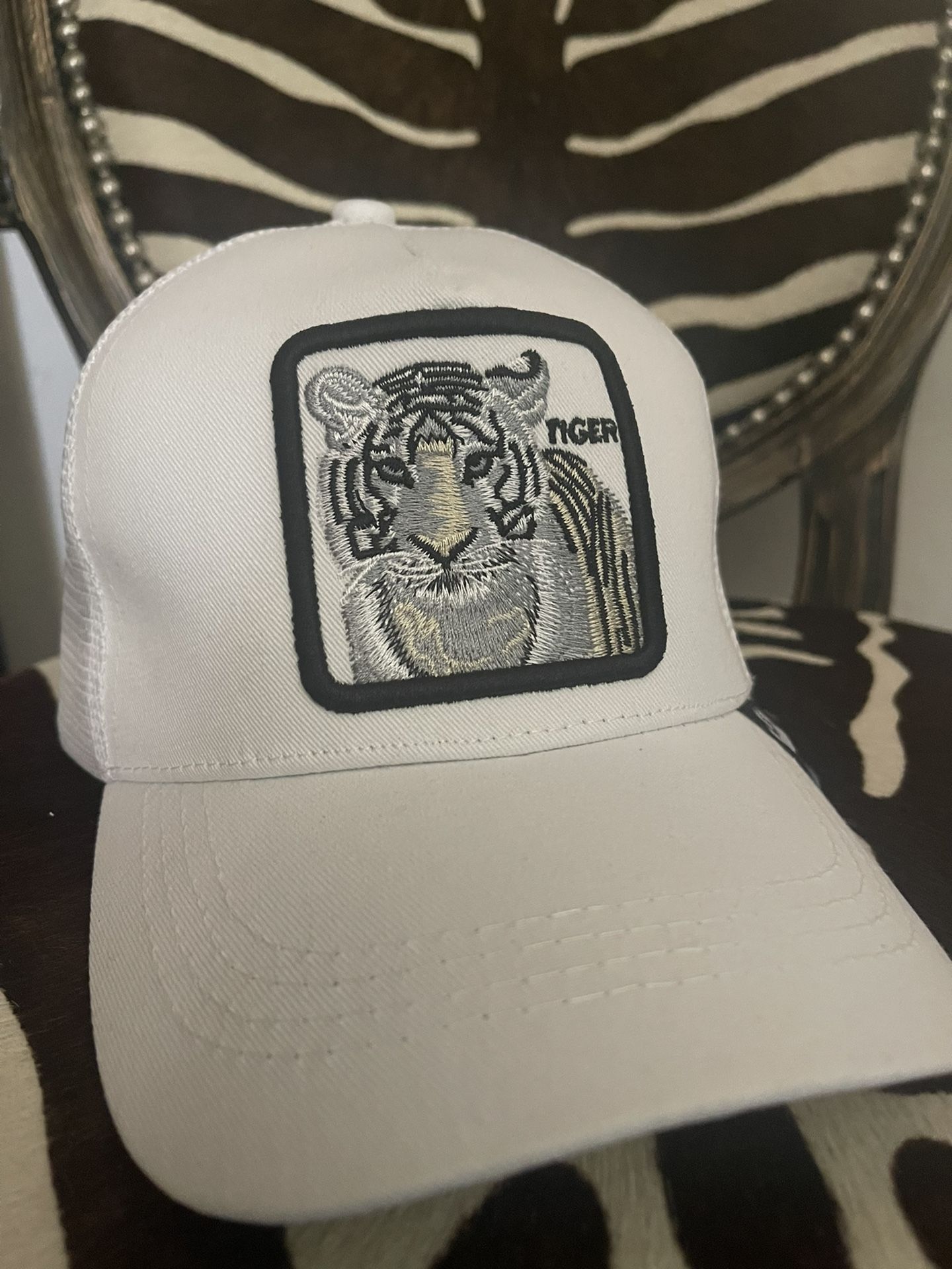 Cachucha Blanca Tigre Vénganla