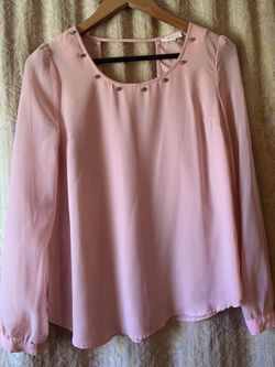 Brand New beautiful women’s blouse!! Small size runs big!!
