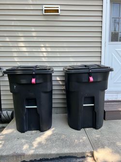 Large outdoor Trash cans
