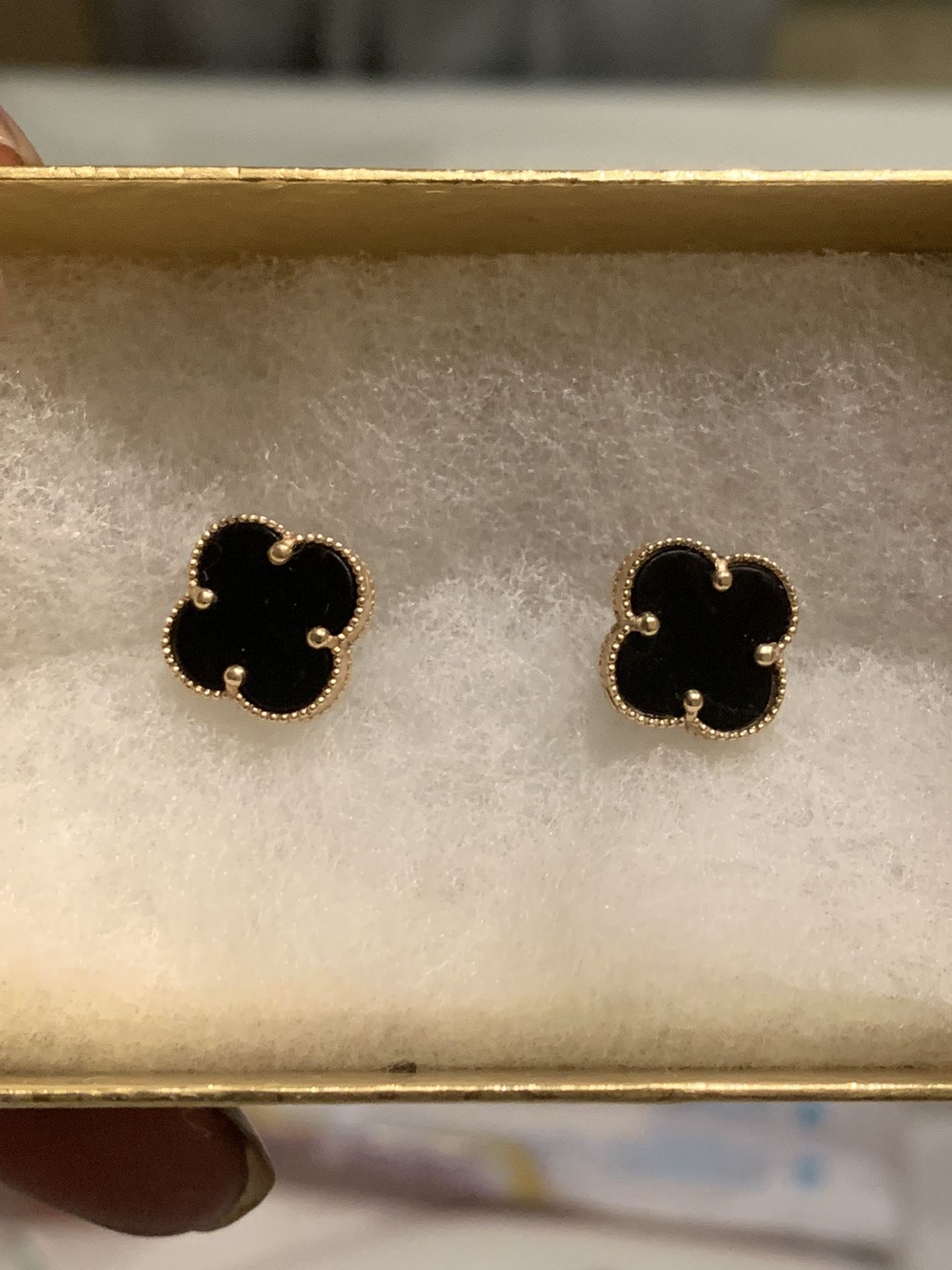 Van Cleef Earrings Studs 10k Gold W/black Stone