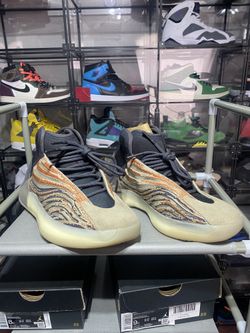 Yeezy QNTM Flash Orange 