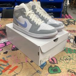Wmns Air Jordan 1 Mid Wolf Grey