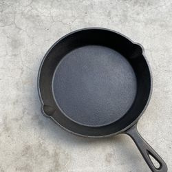 8’ Cast Iron Pan