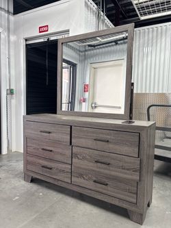 6-Drawer Dresser with Mirror