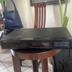 Onkyo Quartz synthesized am/fm stereo tuner